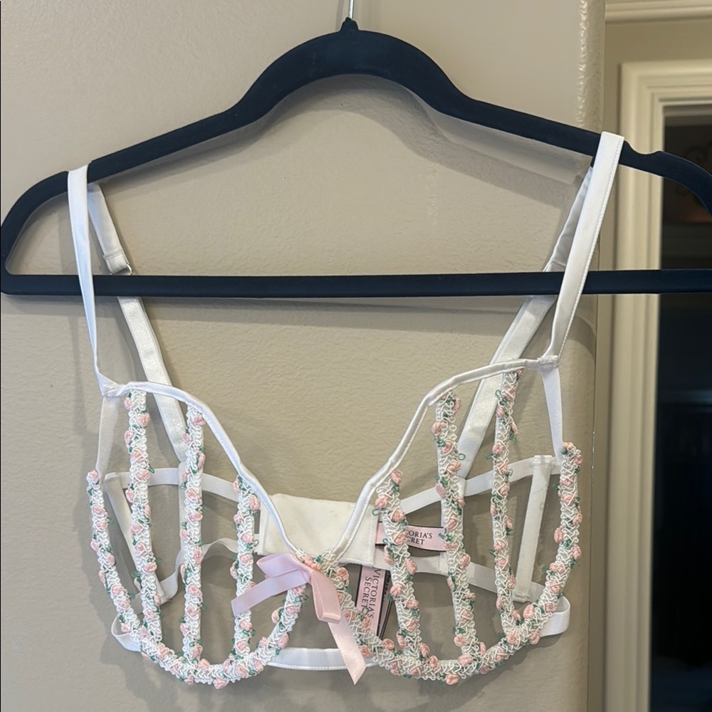 Victoria secrets White Floral Embellished Bra